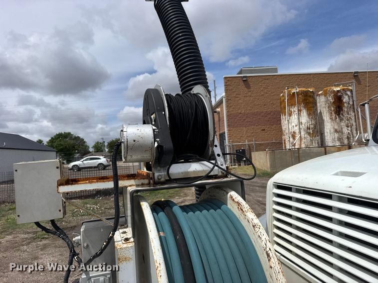 image for item FB7346 2000 International 4700 vacuum truck
