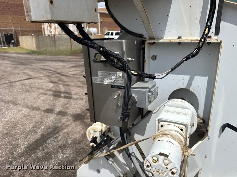 image for item FB7346 2000 International 4700 vacuum truck