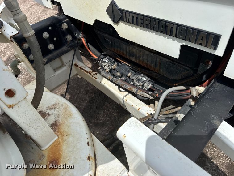 image for item FB7346 2000 International 4700 vacuum truck