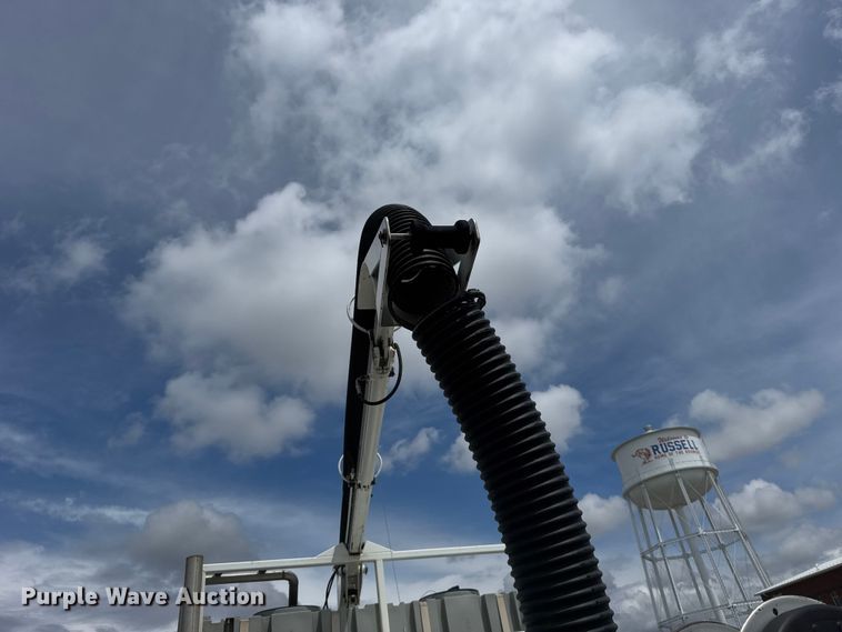 image for item FB7346 2000 International 4700 vacuum truck