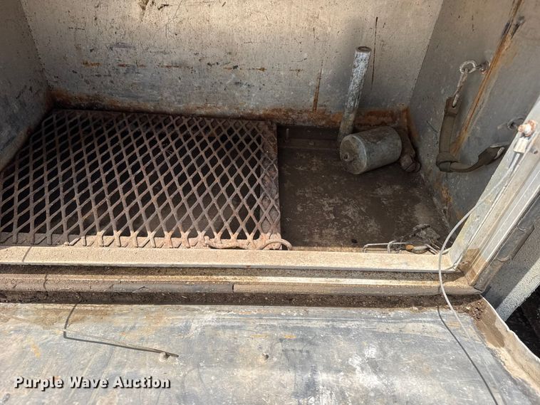 image for item FB7346 2000 International 4700 vacuum truck