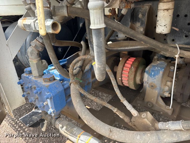image for item FB7346 2000 International 4700 vacuum truck