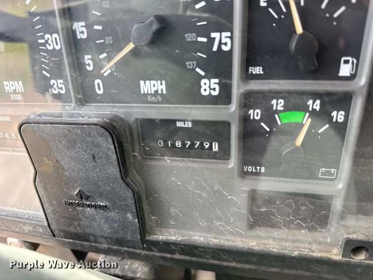 image for item FB7346 2000 International 4700 vacuum truck