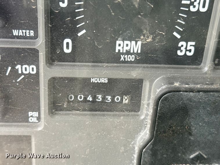 image for item FB7346 2000 International 4700 vacuum truck