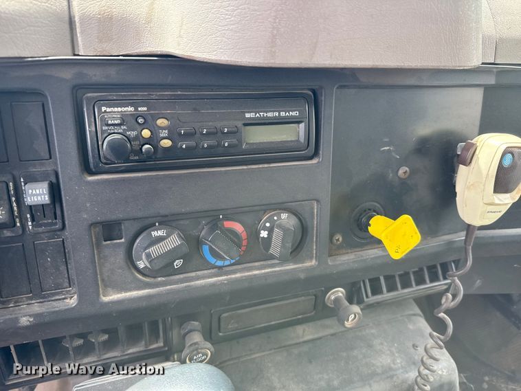 image for item FB7346 2000 International 4700 vacuum truck