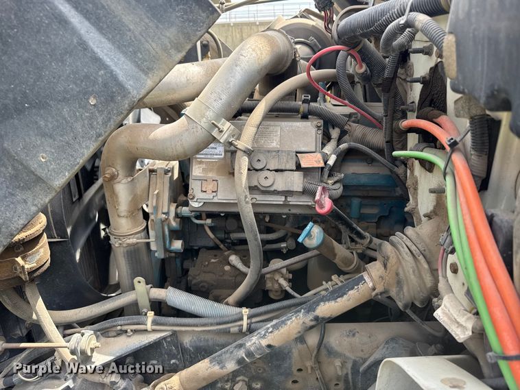 image for item FB7346 2000 International 4700 vacuum truck