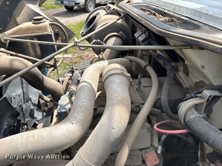 image for item FB7346 2000 International 4700 vacuum truck