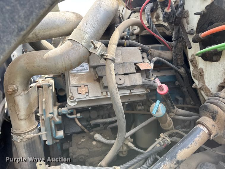 image for item FB7346 2000 International 4700 vacuum truck