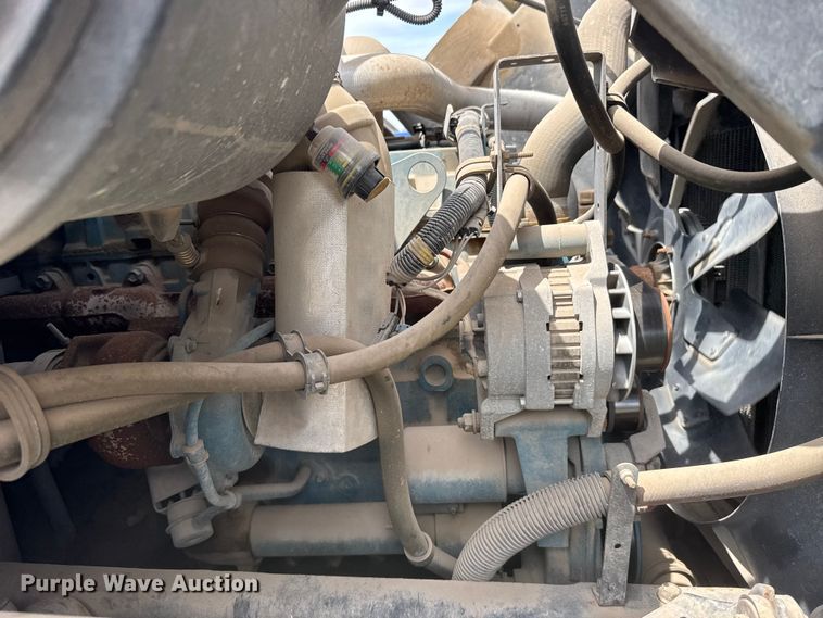 image for item FB7346 2000 International 4700 vacuum truck