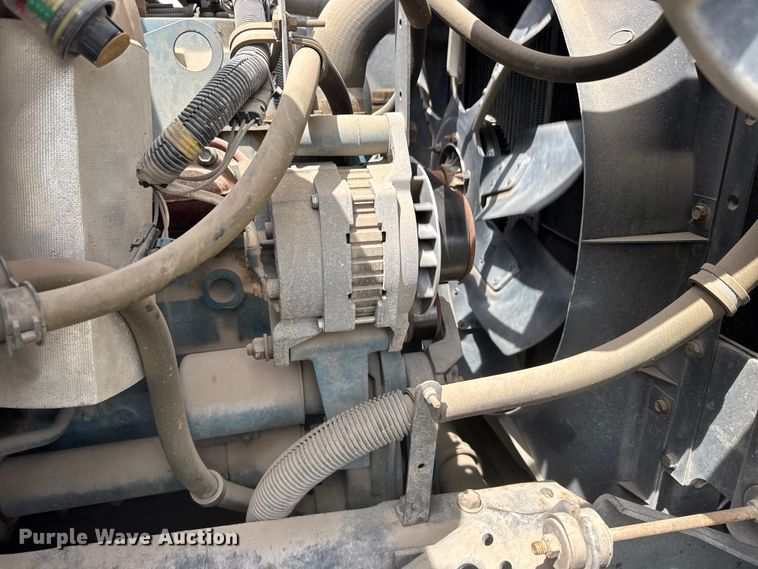 image for item FB7346 2000 International 4700 vacuum truck