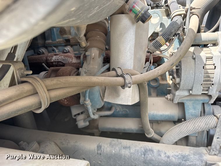 image for item FB7346 2000 International 4700 vacuum truck