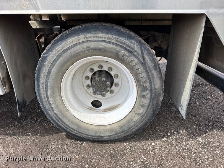 image for item FB7346 2000 International 4700 vacuum truck