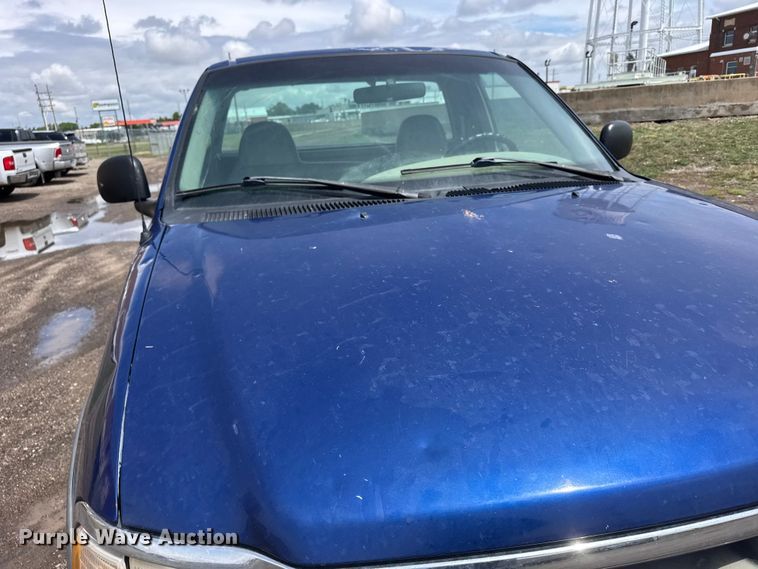 image for item FB7347 1997 Ford F150 pickup truck