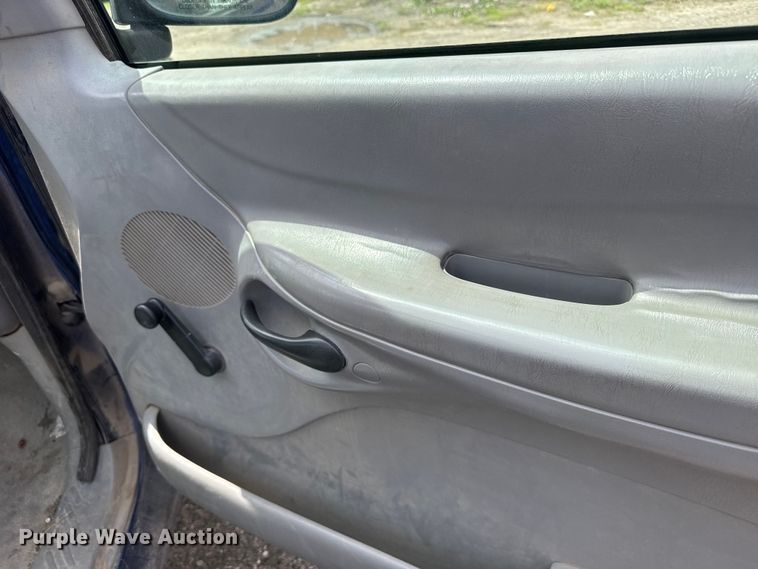 image for item FB7347 1997 Ford F150 pickup truck