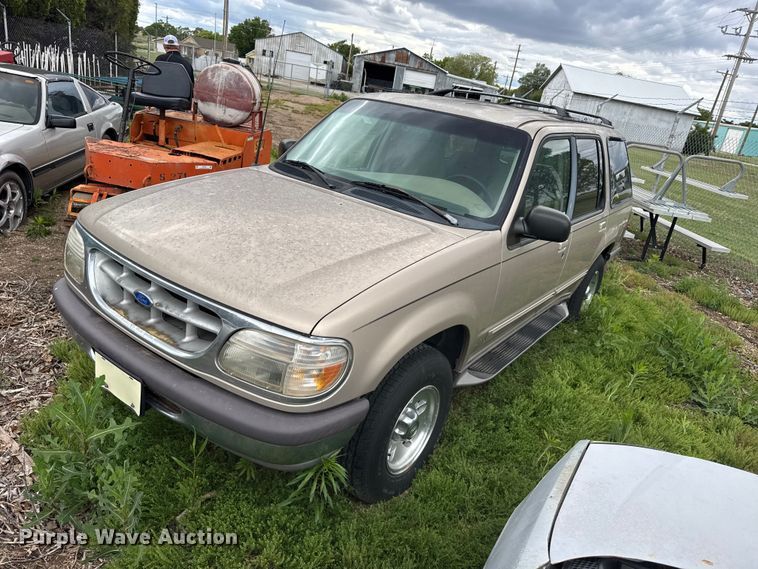 image for item FB7350 1997 Ford Explorer SUV