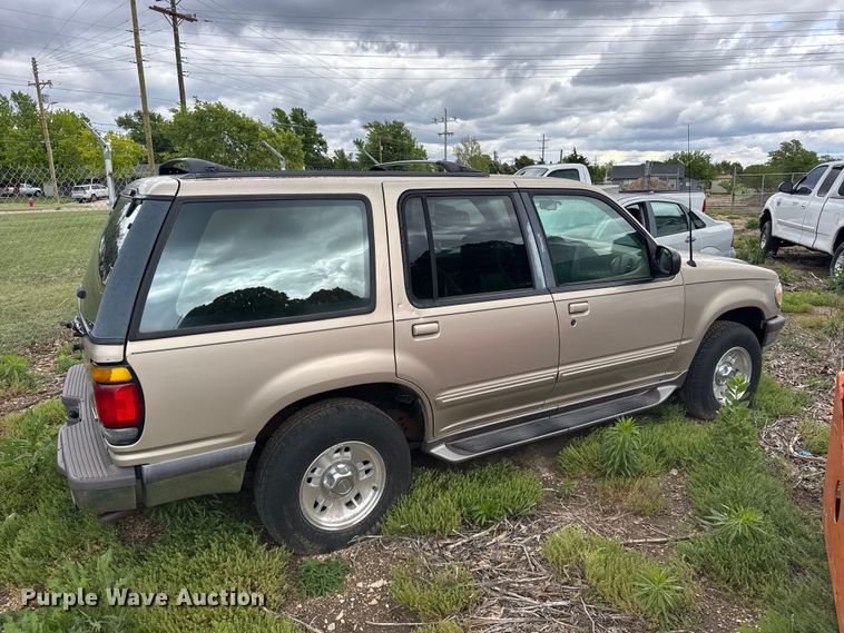 image for item FB7350 1997 Ford Explorer SUV