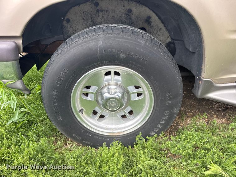 image for item FB7350 1997 Ford Explorer SUV
