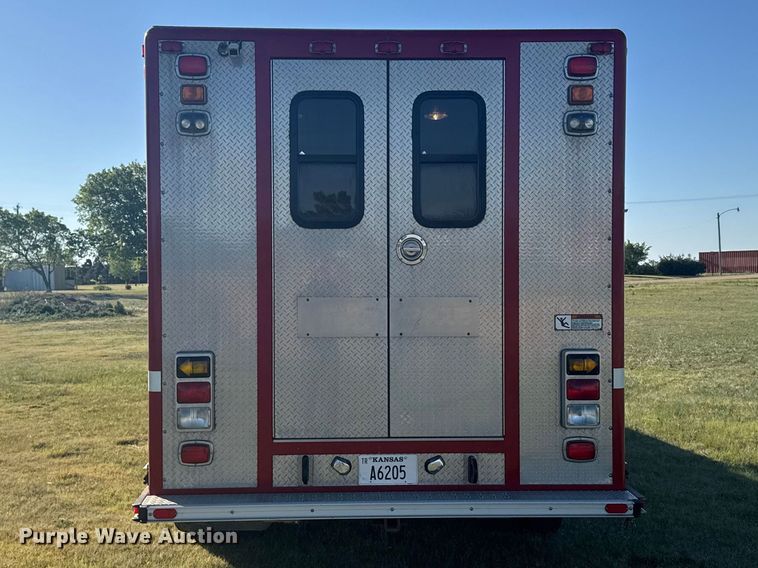 image for item FB7378 2000 Ford F550 Super Duty crew cab rescue vehicle