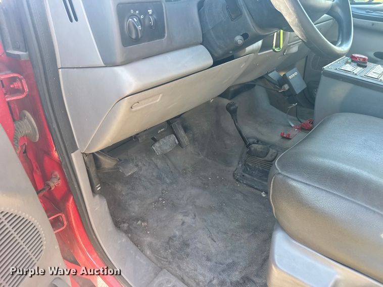 image for item FB7378 2000 Ford F550 Super Duty crew cab rescue vehicle