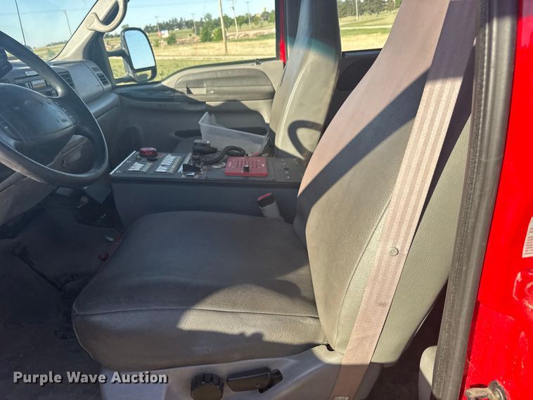 image for item FB7378 2000 Ford F550 Super Duty crew cab rescue vehicle
