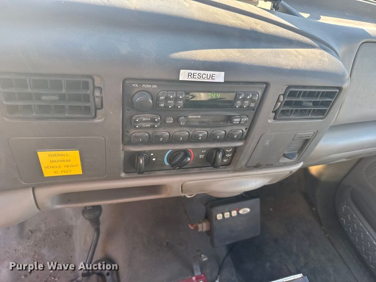 image for item FB7378 2000 Ford F550 Super Duty crew cab rescue vehicle