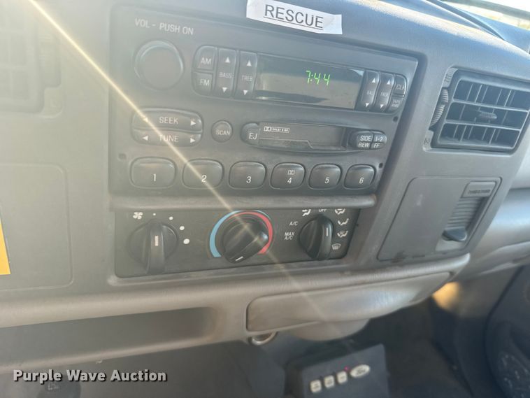 image for item FB7378 2000 Ford F550 Super Duty crew cab rescue vehicle