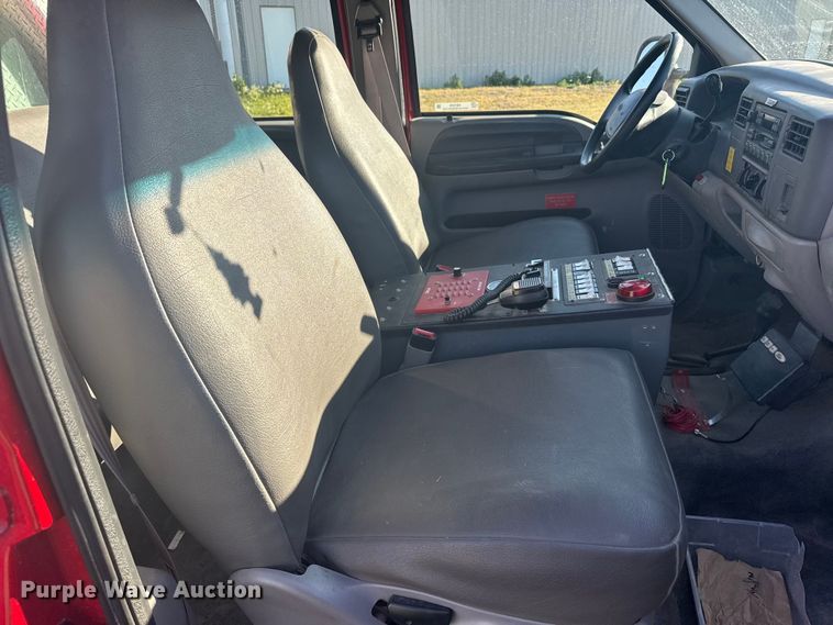 image for item FB7378 2000 Ford F550 Super Duty crew cab rescue vehicle