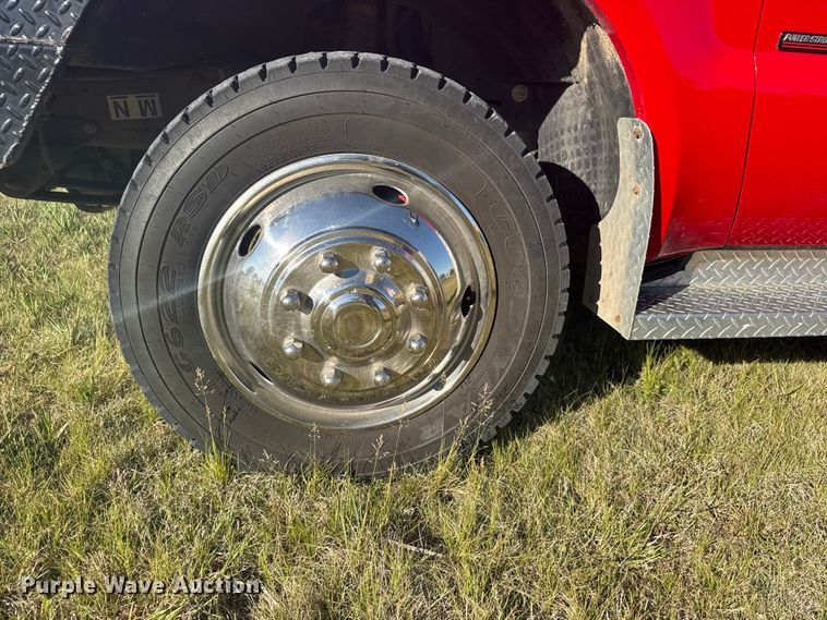 image for item FB7378 2000 Ford F550 Super Duty crew cab rescue vehicle