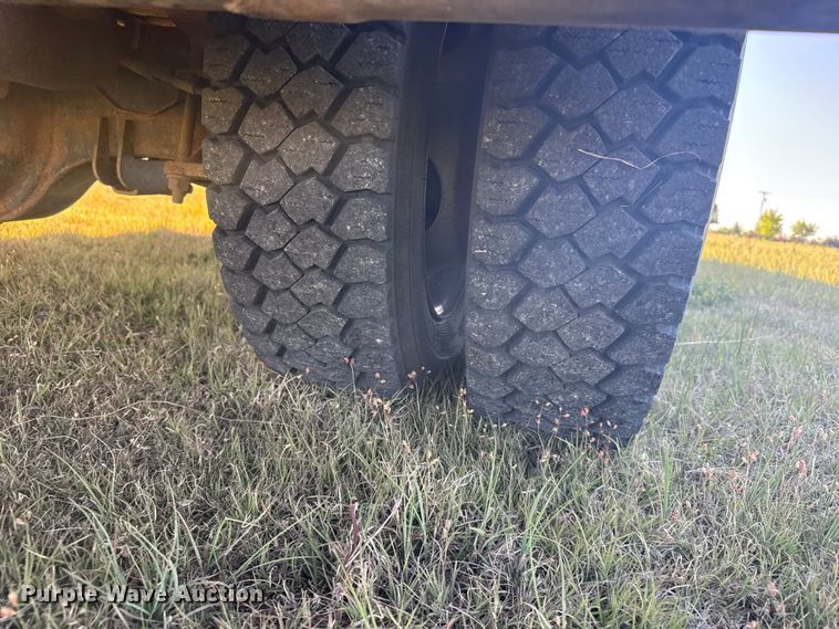 image for item FB7378 2000 Ford F550 Super Duty crew cab rescue vehicle
