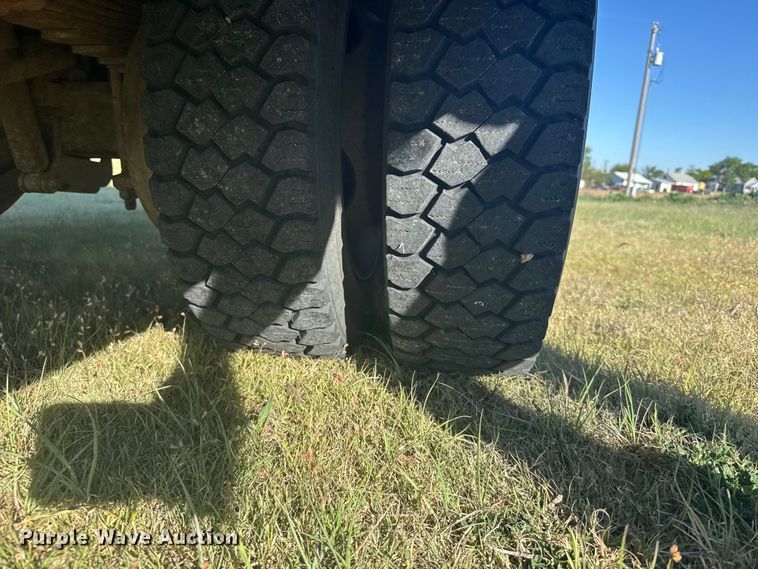 image for item FB7378 2000 Ford F550 Super Duty crew cab rescue vehicle