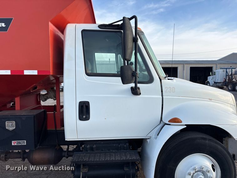 image for item FC2218 2012 International MA025 pothole patcher truck