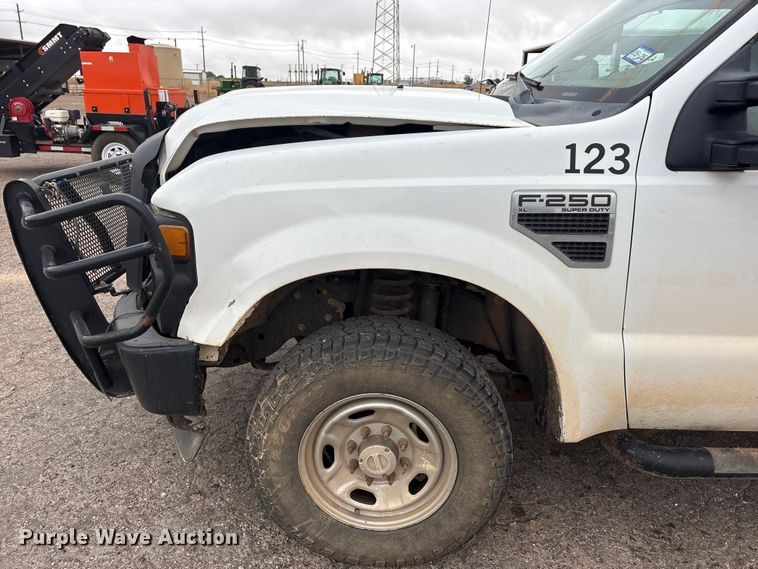 image for item FC2219 2010 Ford F250 Super Duty pickup truck