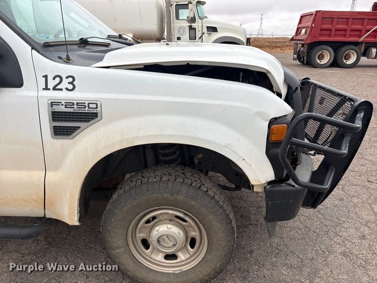 image for item FC2219 2010 Ford F250 Super Duty pickup truck