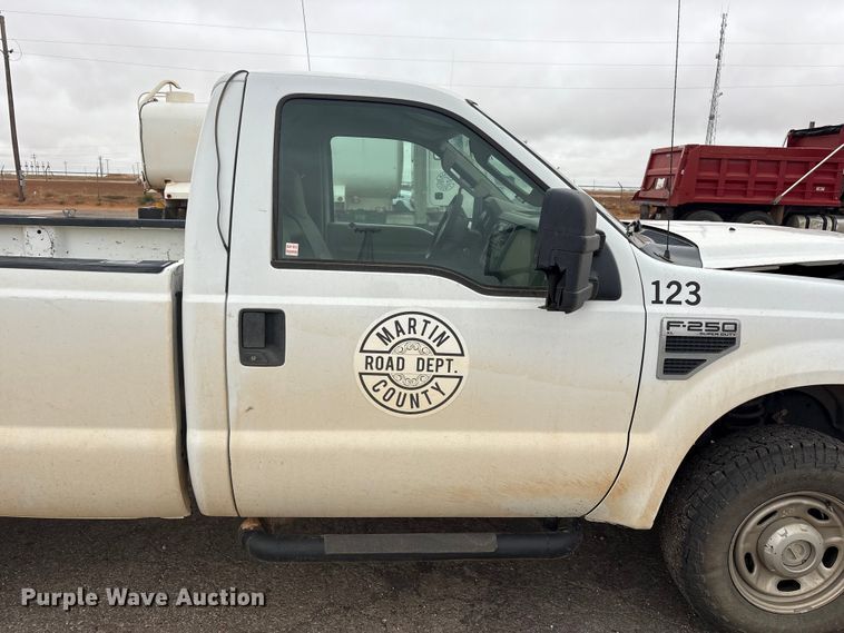 image for item FC2219 2010 Ford F250 Super Duty pickup truck