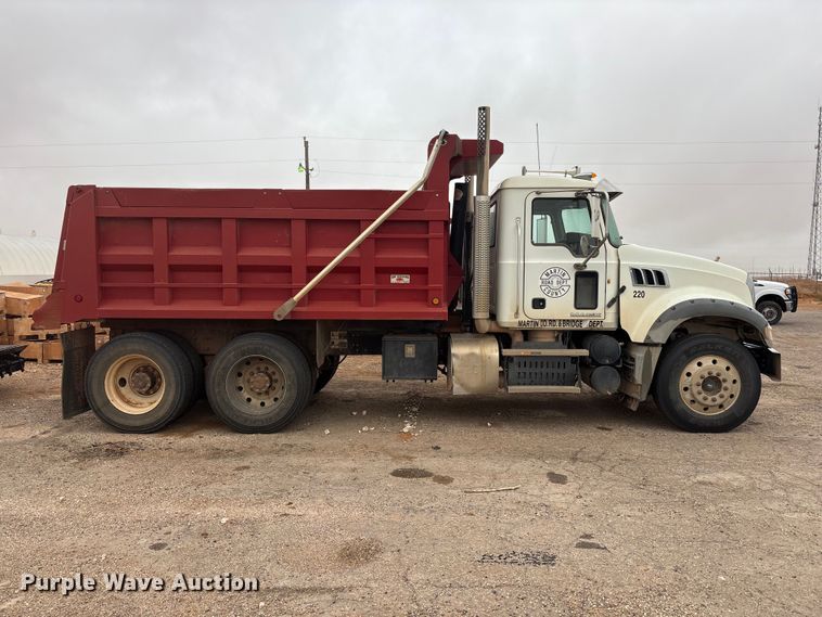 image for item FC2220 2012 Mack GU dump truck