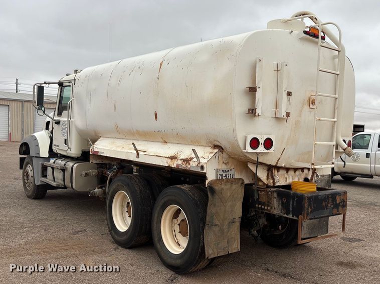 image for item FC2221 2013 Mack GU water truck