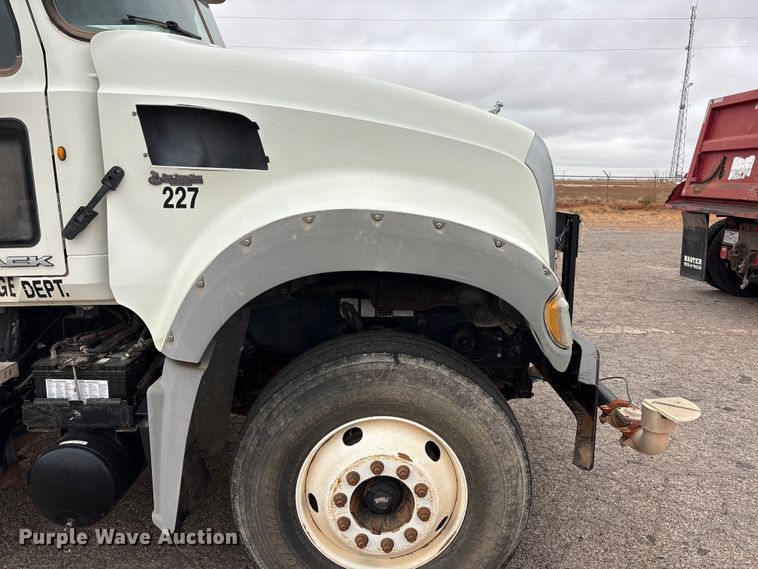image for item FC2221 2013 Mack GU water truck