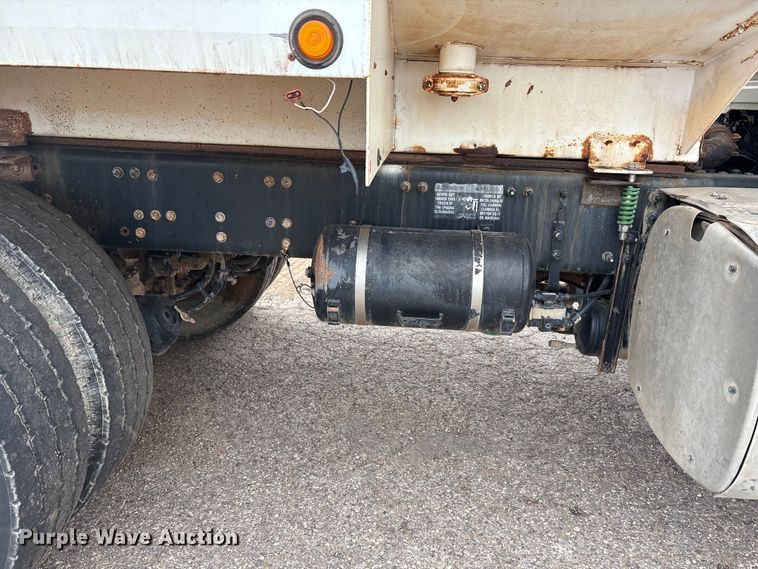 image for item FC2221 2013 Mack GU water truck