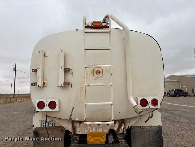 image for item FC2221 2013 Mack GU water truck