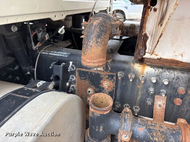 image for item FC2221 2013 Mack GU water truck