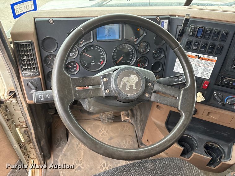 image for item FC2221 2013 Mack GU water truck