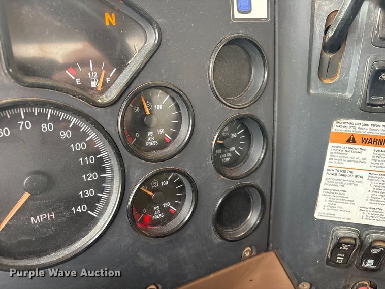image for item FC2221 2013 Mack GU water truck