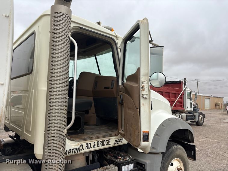 image for item FC2221 2013 Mack GU water truck