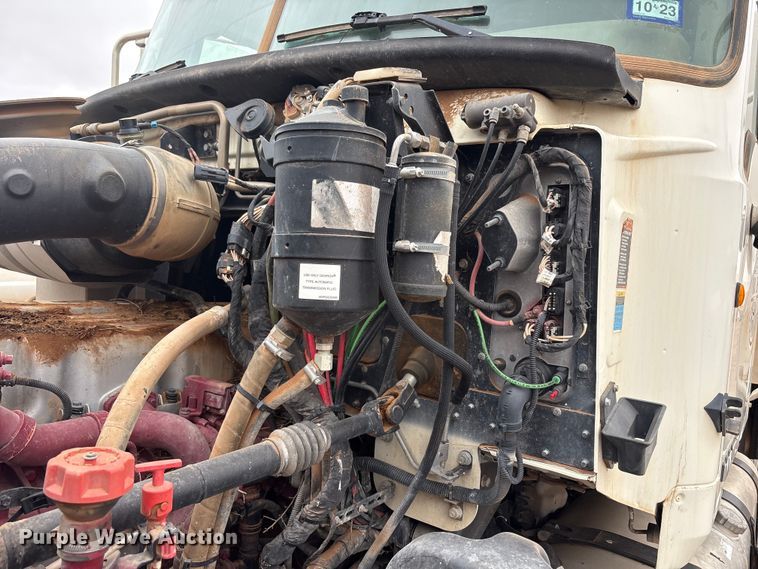 image for item FC2221 2013 Mack GU water truck