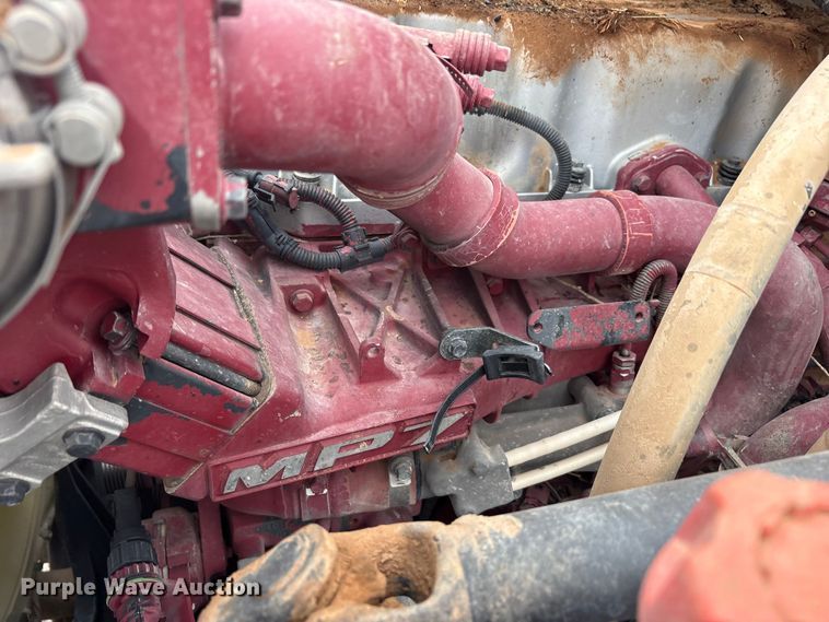 image for item FC2221 2013 Mack GU water truck