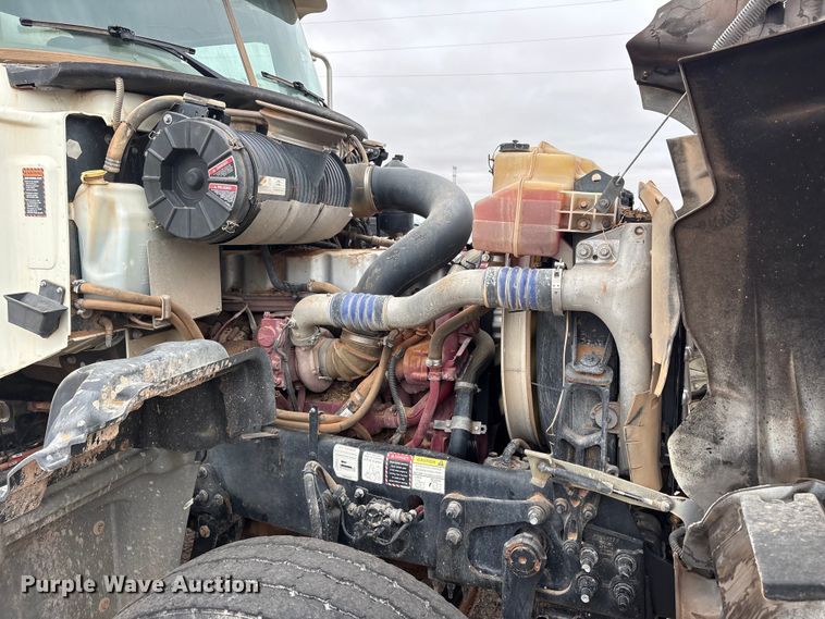 image for item FC2221 2013 Mack GU water truck