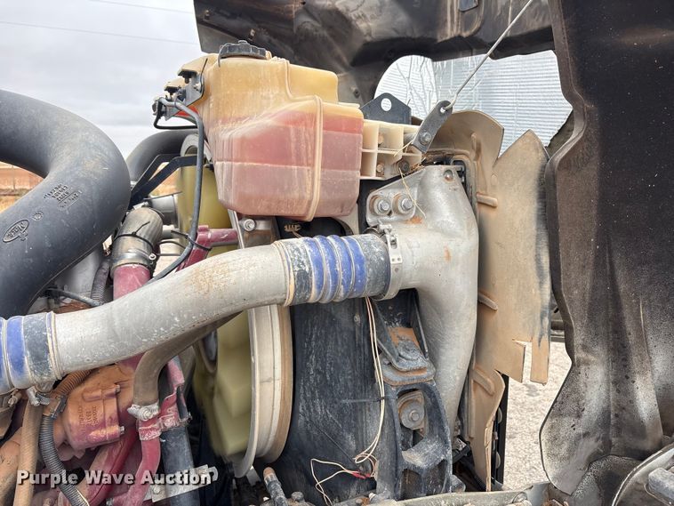 image for item FC2221 2013 Mack GU water truck