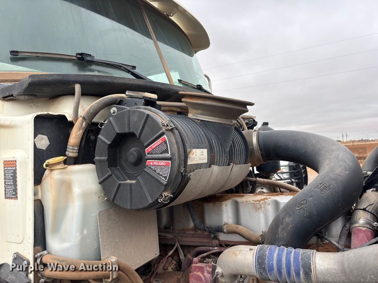 image for item FC2221 2013 Mack GU water truck
