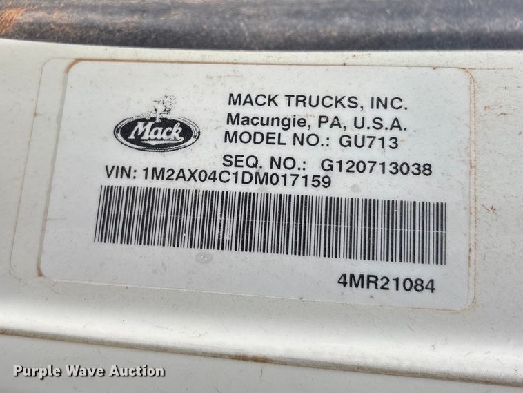 image for item FC2221 2013 Mack GU water truck