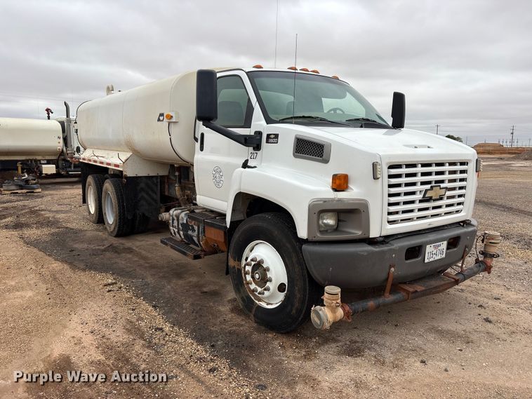 image for item FC2225 2003 Chevrolet C8500 water truck